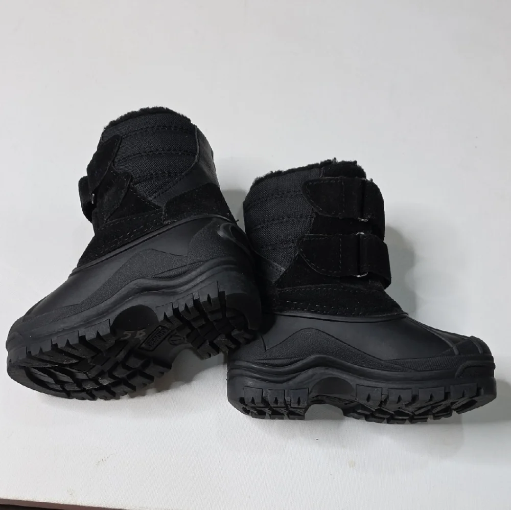 Khombu Black Insulated Snow Boots